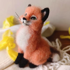 Needle Felted Fox Miniature: Handmade Wool Sculpture