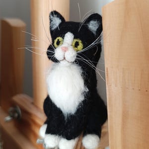 Needle felted tuxedo cat, Cat miniature, Black white felted cat, Felted kitten, Dollhouse cat, Black white kitten, Kitten for doll