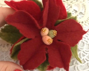 Flower brooch Christmas flower brooch Felted flower brooch Christmas gift Felt jewelry  Red green brooch Felt flower brooch Christmas brooch