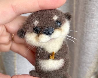 Otter brooch, Felted otter pin, Felt otter brooch, Needle felt animal brooch, Felt pin, Gift for girl, Otter felted, Pet loss gift