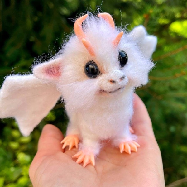 Needle felted dragon, White dragon with wings, Dragon figurine, Fairy dragon felted, Felted fairy hero, Cute present for dragon lover