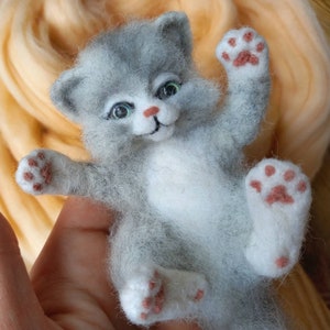 Felted animals Needle felted cat Felt cat Neddle felted kitten Animal miniature Felt kitten Wool felted cat Cat lovers gift Grey kitten