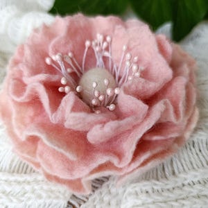 Light pink flower brooch, Felted flower brooch, Wedding flower, Gift for lady, Felt jewelry, Wet felted brooch, Felt pink flower brooch