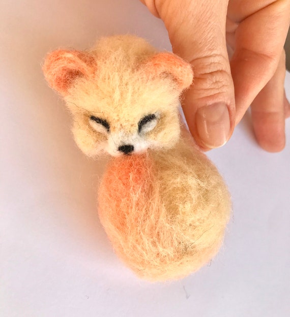 Needle Felted Cat Brooch: Handmade Merino Wool Animal Pin