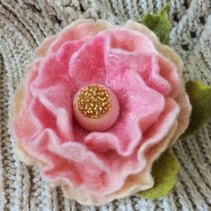 Flower brooch Wool felt brooch Felted flower brooch Gift for women Felt jewelry Wool felt brooch Felt flower brooch Flower pin image 2