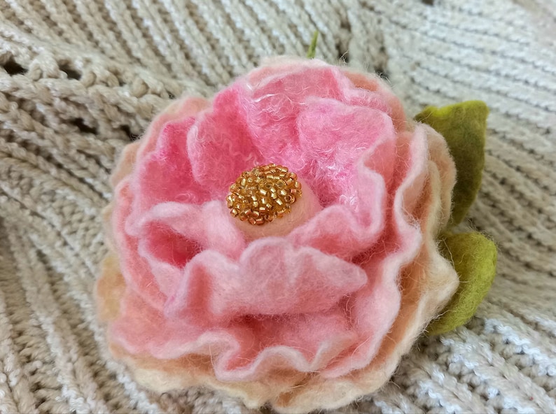 Flower brooch Wool felt brooch Felted flower brooch Gift for women Felt jewelry Wool felt brooch Felt flower brooch Flower pin image 3