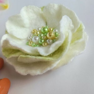Flower brooch Wool felt brooch Felted flower brooch Gift for women Felt jewelry White felted brooch Felt flower brooch Flower pin