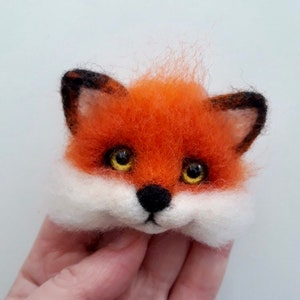 Felted animal brooch Needle felted fox Felt fox brooch Animal pin Fox pin Gift for girl Anomal delted Fox gift Wool felted fox Felt animal