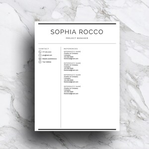 Pode incluir: Um modelo de curr&iacute;culo em preto e branco com o nome Sophia Rocco e o t&iacute;tulo de Gerente de Projeto. O curr&iacute;culo inclui informa&ccedil;&otilde;es de contato e uma se&ccedil;&atilde;o para refer&ecirc;ncias.