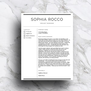 Pode incluir: Um modelo de carta de apresenta&ccedil;&atilde;o em preto e branco com o texto "Sophia Rocco, Gerente de Projeto" no topo. A carta inclui informa&ccedil;&otilde;es de contato, um nome e endere&ccedil;o da empresa, e uma mensagem para um gerente de contrata&ccedil;&atilde;o.
