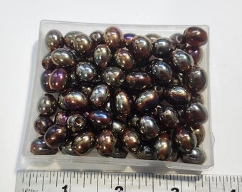 Lotes de cuentas de cerámica/vidrio recuperadas, rescatadas de joyas y artículos de segunda mano.