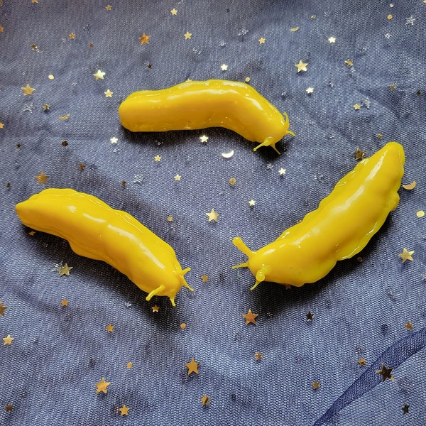 Banana slug hairclip