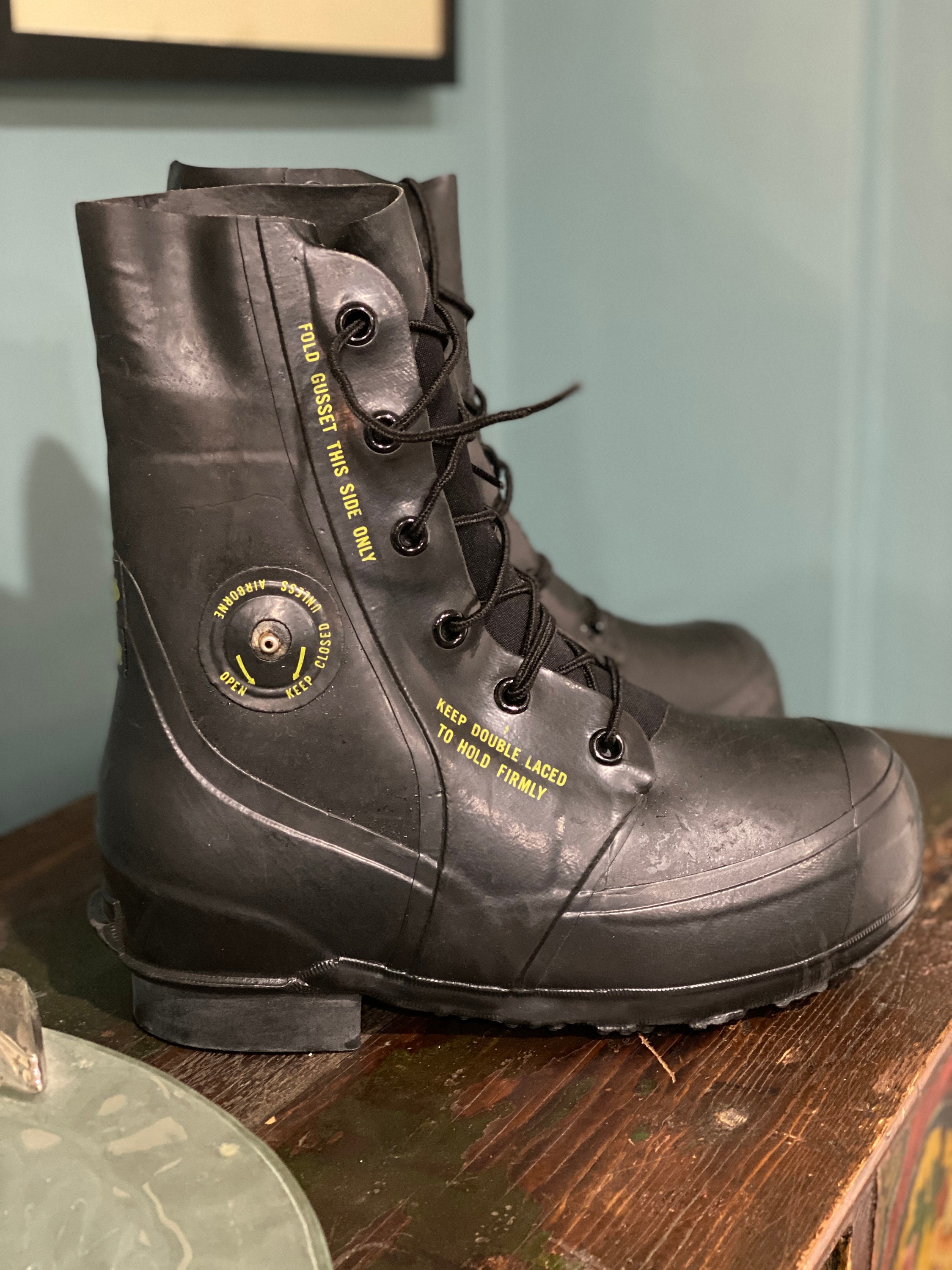 mickey mouse boots 11w