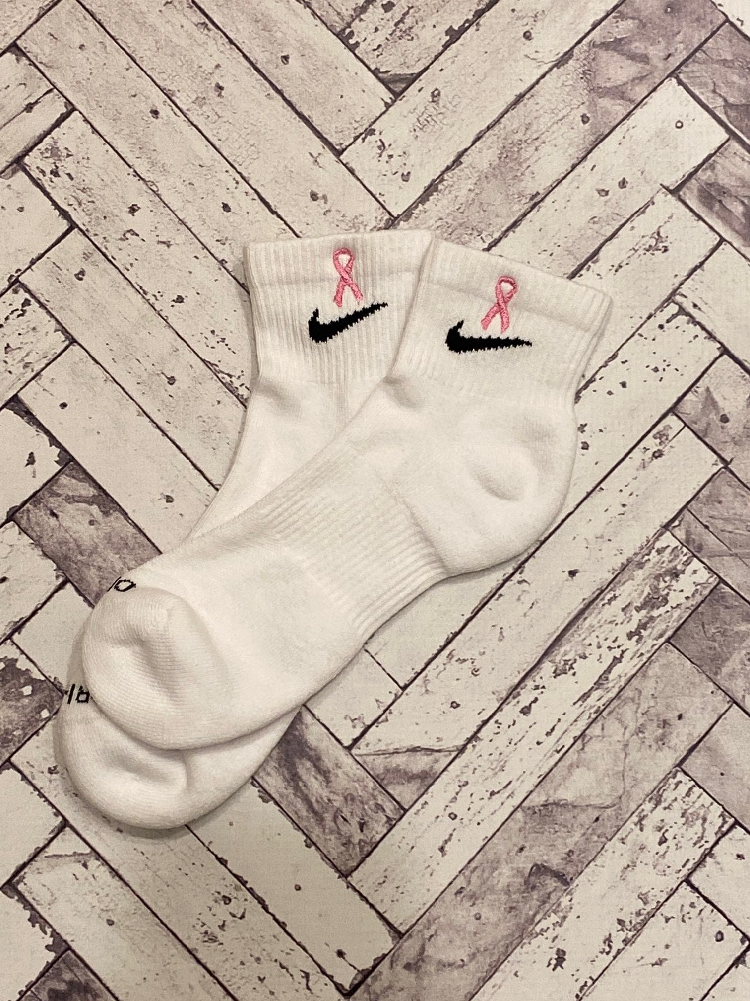breast cancer nike socks