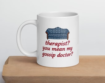Terapeuta, ¿te refieres a mi médico chismoso? Taza de regalo de terapeuta.