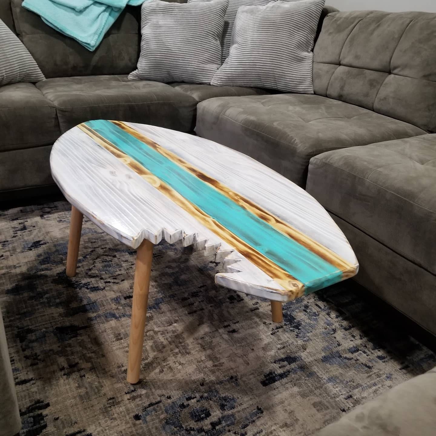 Mesa de centro de tabla de surf con tiburón mordida surfista | Etsy
