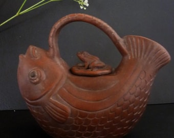 YIXING  chinese TEAPOT  vintage  fish and frog