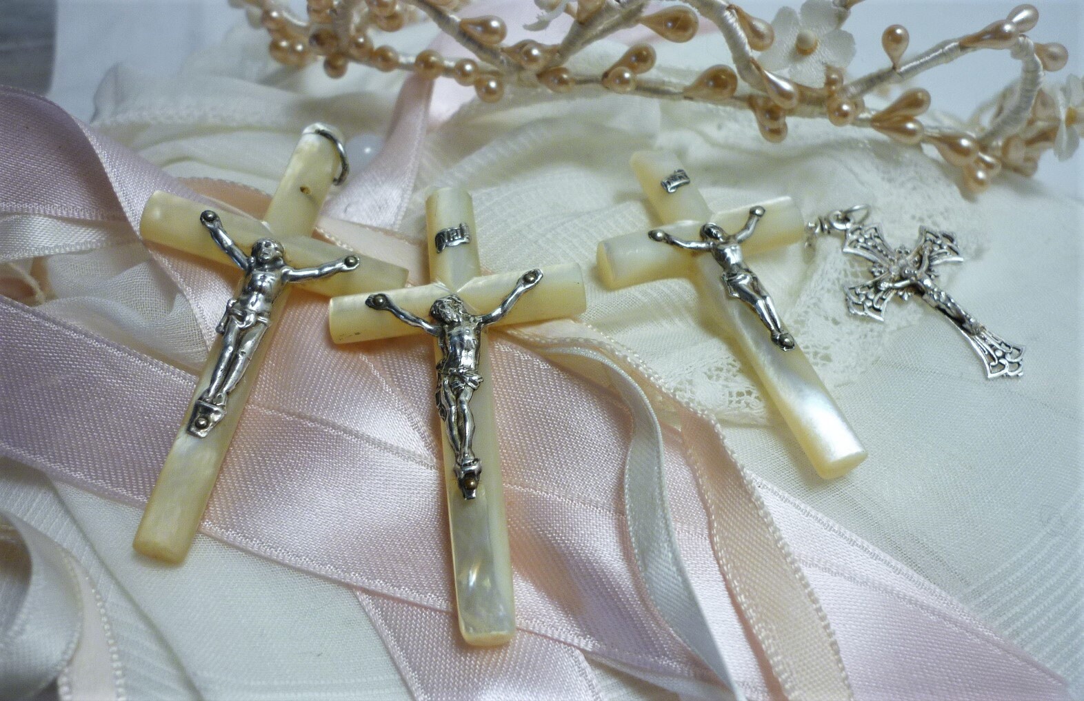 3 Crucifix Nacre et Argent Une Croix en Argent France | Lot