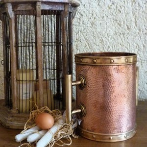großer französischer Messbecher aus Kupfer, 19. Jahrhundert. Französisches Wassermaß aus Kupfer, Ferrat, 19. Jahrhundert.