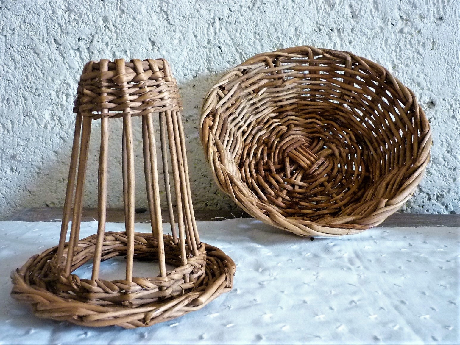 2 Anciens Présentoirs de Boucherie 1 Présentoir à Saucisses et Panier Saucissons Français en Osier R