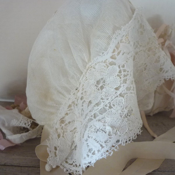 joli bonnet DENTELLE ANCIENNE française bonnet bébé poupée xix