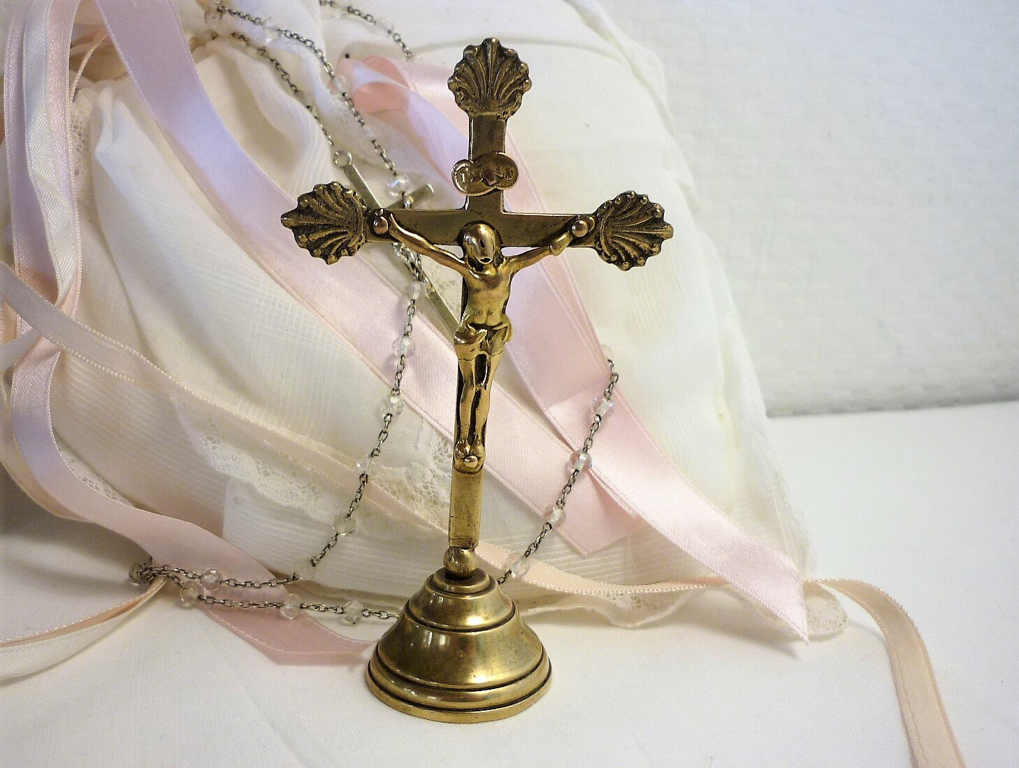 Petit Crucifix Français en Laiton Crucifix à Poser