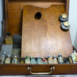old French artist Wooden paint BOX in suitcase shape Bourgeois Aîné Paris