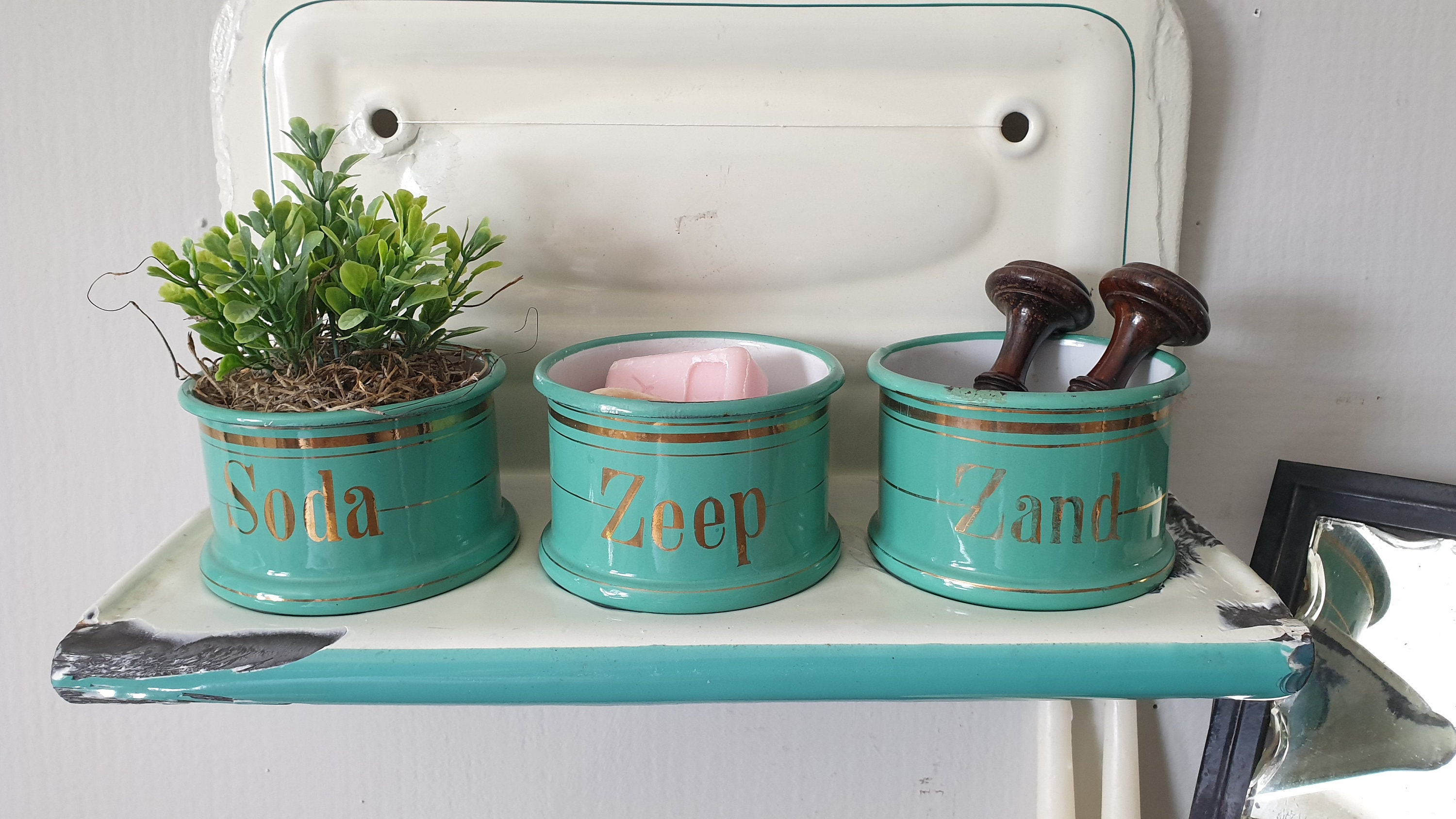 Eine schöne niederländische Emaille Wäscheregal in Petrol grün | Etsy
