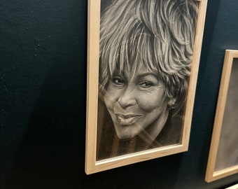 portrait de Tina Turner au graphite/ portrait/ cadeau/ déco/ graphite