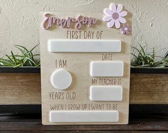 Cartello in legno per il primo giorno di scuola // Cartello personalizzato per il primo giorno di scuola // Cartello cancellabile a secco personalizzato