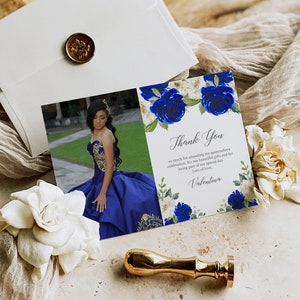 Modelo de cartão de agradecimento para festa de 15 anos em azul royal, cartão de agradecimento para festa de 15 anos para impressão com foto, rosas, agradecimento editável para festa de 15 anos 071-W