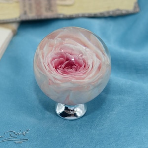 Resin dried flower ball knobs,White flowers drawer pulls,Cabinet knobs,Round floral furniture knob,Pink roses knobs,Real flowers knob