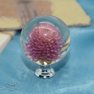 Resin dried flower ball knobs,White flowers drawer pulls,Cabinet knobs,Round floral furniture knob,Flower clear round knob,Real flowers knob