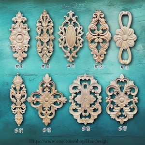 Può includere: Dieci sculture decorative in legno con intricati motivi floreali. Le sculture sono numerate da 9 a 17. Le sculture sono su uno sfondo turchese.