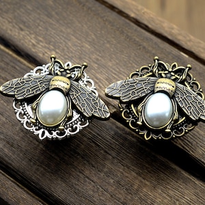 Bee Knob,Dresser Knob,Cabinet handles,Cabinet Knobs,drawer knob,Dresser handle,Cabinet Pulls,Unique Pulls Handles,Furniture Hardware