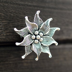 Flower Knob,Dresser Knob,Cabinet handles,Cabinet Knobs,drawer knob,Dresser handle,Cabinet Pulls,Unique Pulls Handles,Furniture Hardware