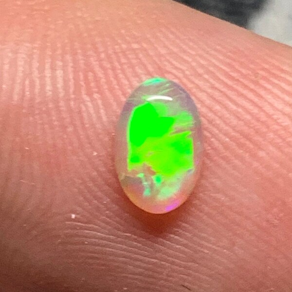 0,6 cts - Opale cristal cabochon - Lightning Ridge - Australie bright gemstone loose solid pattern rare natural mineral gemme fire color