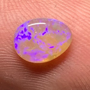 0.77 cts - Opal crystal oval cabochon - Wee Warra opal field, Lightning Ridge - Australia loose solid natural mineral gemstone fire color