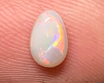 0,63 cts - Opale claire ton N8 cabochon - Wee Warra opal field, Lightning Ridge - Australie loose solid natural mineral gemme fire color