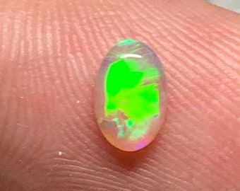 0,6 cts - Opale cristal cabochon - Lightning Ridge - Australie bright gemstone loose solid pattern rare natural mineral gemme fire color