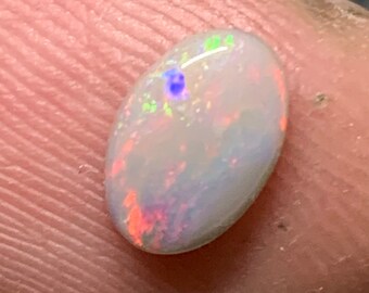 0,63 ct - Cabochon N6 tono opale scuro - Campo opale Wee Warra, Lightning Ridge - Gemma minerale naturale solida e sciolta dell'Australia, colore fuoco