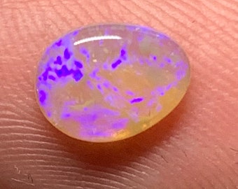 0,77 cts - Opale cristal ovale cabochon - Wee Warra opal field, Lightning Ridge - Australie loose solid natural mineral gemme fire color