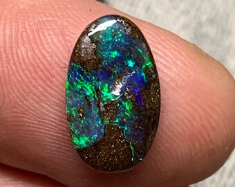 5,21 cts - Cabujón tallado en matriz de ópalo Boulder - Opalton Queensland, Australia - ópalo de calidad brillante hecho a mano de diseño libre, sólido y suelto