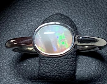51,5 FR – Mintabie Ring mit klarem Opal, 925er Sterlingsilber, Australien / Handgefertigte Kreation aus massivem Sterlingsilber mit handgefertigtem Edelstein (Mineral).
