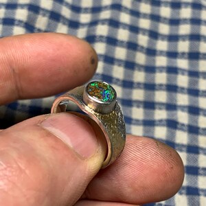 56 FR - Ring i 925 sterlingsilver med australisk opal, Keum Boo texturerad handgjord skapelse / Ring i massivt sterlingsilver, runda silveropalsmycken bild 18