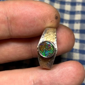 56 FR - Ring i 925 sterlingsilver med australisk opal, Keum Boo texturerad handgjord skapelse / Ring i massivt sterlingsilver, runda silveropalsmycken bild 11
