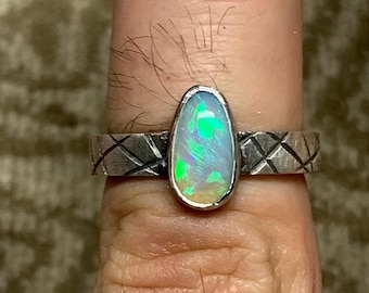 53 FR - Antiker Silberring mit Lightning Ridge Clear Opal Line 925 Silber Australien / Handgefertigte Kreation aus massivem Sterling-Edelstein