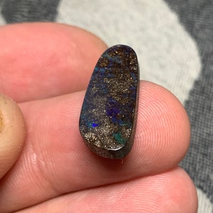 8,42 cts Opale boulder cabochon Winton Queensland, Australie loose solid freeform designer handcut gemstone mineral sertir custom image 4