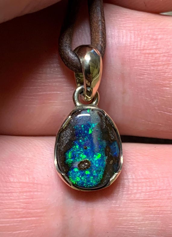 Pendentif Or 18K & opale boulder de Winton, Australie / Création fait main / collier pendentif sterling silver pendant opal Bijouterie