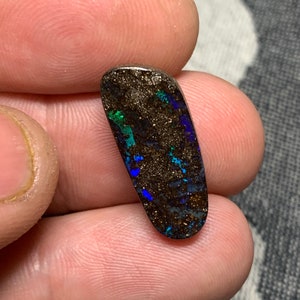 8,42 cts Opale boulder cabochon Winton Queensland, Australie loose solid freeform designer handcut gemstone mineral sertir custom image 6